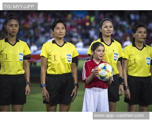 足球裁判画的艺术魅力与比赛公正性的完美结合探讨